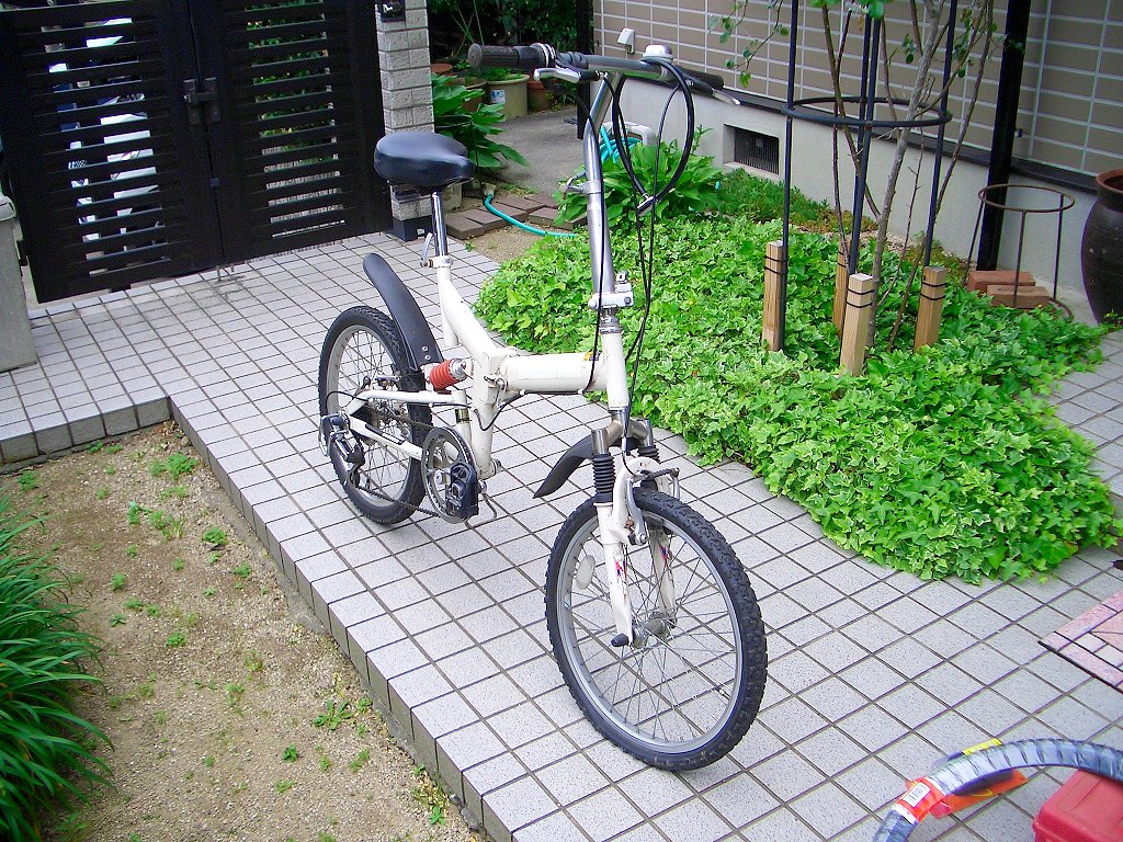 「DIYで自転車のタイヤ交換【古いけど ちょっと新鮮】」のアイキャッチ画像