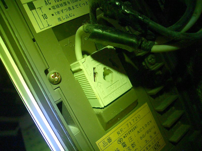 インターホン親機からの電源ケーブル接続状態