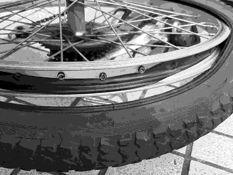 自転車タイヤ リムテープの貼り付けミス