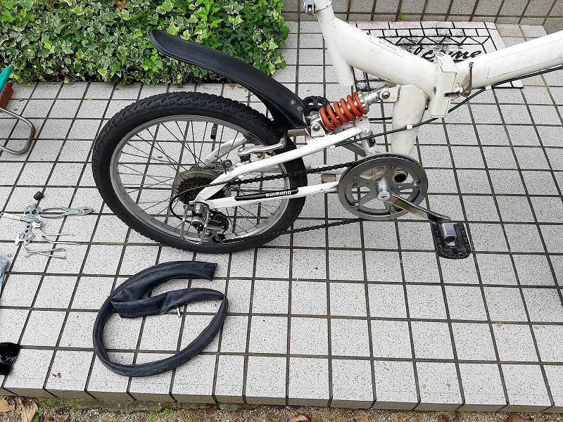 「DIYで自転車修理　後輪チューブの交換」のアイキャッチ画像