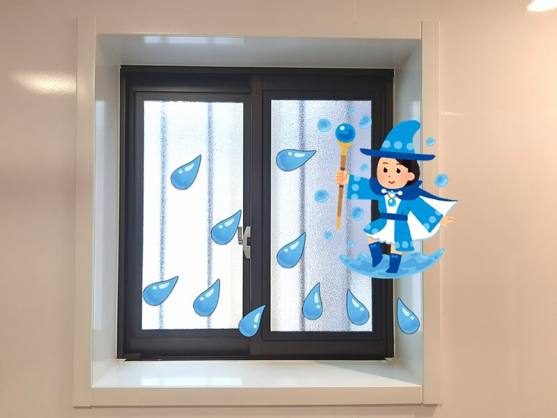浴室窓が、水の精によって結露だらけになるイメージ図