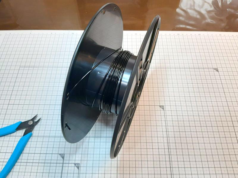 リールに少しだけ残った３Dプリンターのフィラメント