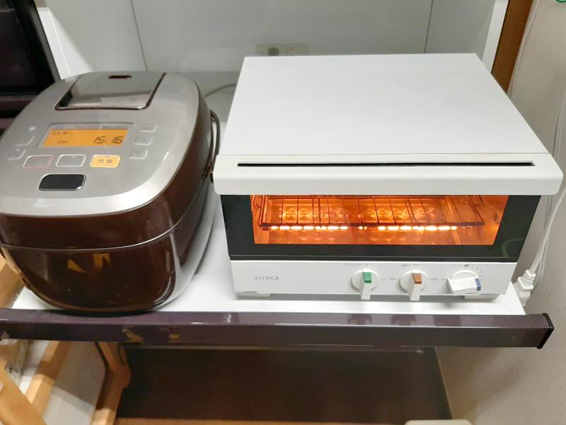 キッチンに置かれたsiroca オーブントースター すばやき ST-4A251