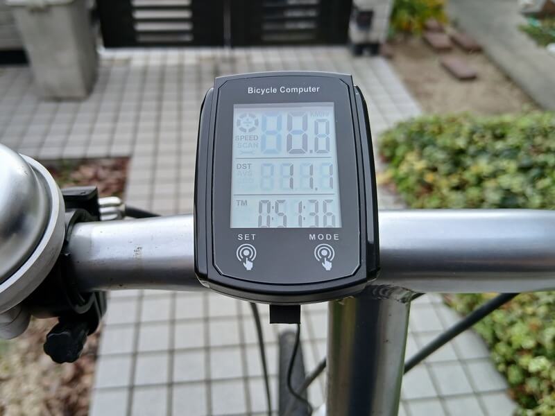 自転車に取り付けたサイクルコンピューター