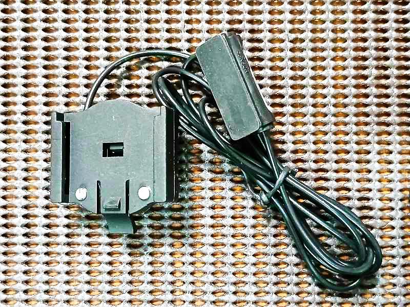 サイクルコンピューター本体のホルダーとセンサー