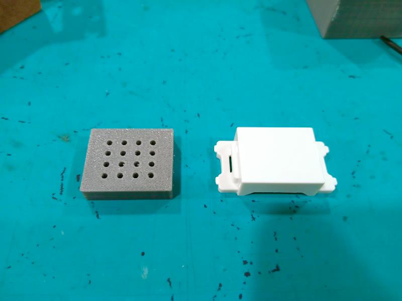 ブランクチップときれいな穴あけ加工のために作った３Dプリント製の治具