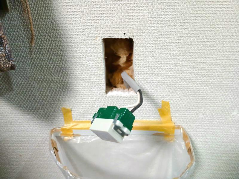 メロディパイロットランプの取り付け工事⓵
壁穴の拡大