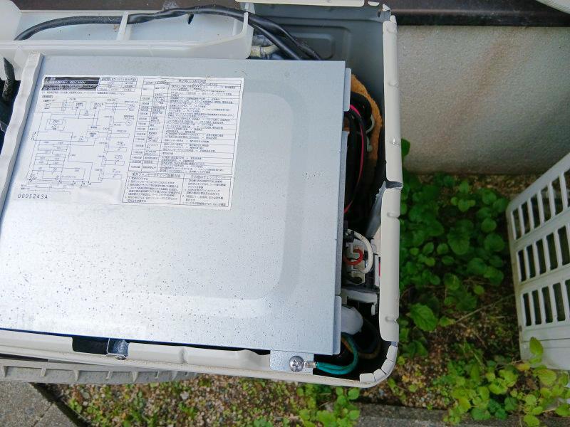 修理手順③
室外機の中の基板ユニットの状態