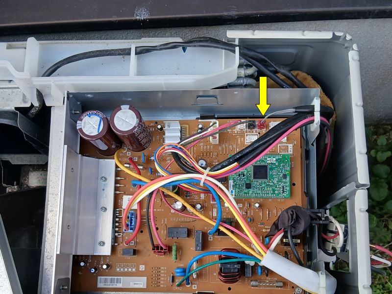 修理手順⑦
基板に挿し込まれたコネクタ類の処理方法