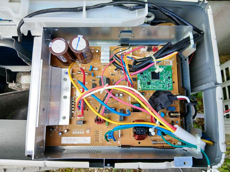 修理手順⑪
交換作業を終えた基板ユニットの中