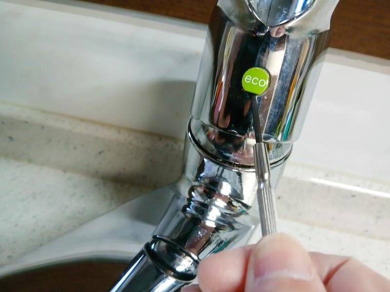 レバーハンドルの取り付けネジ部⓵