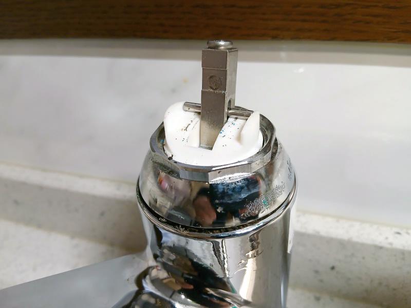 水栓のレバーハンドルを外したところ
カートリッジと固定ナット