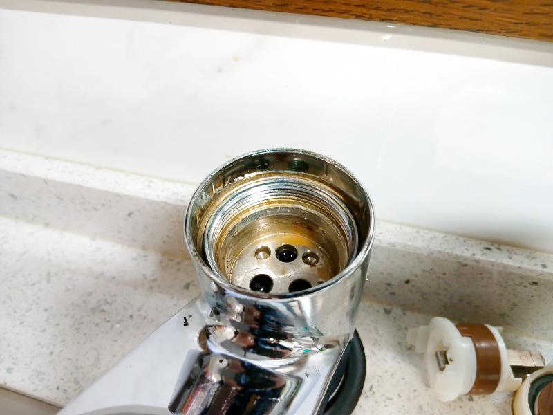 カートリッジを抜いたあとの水栓内部