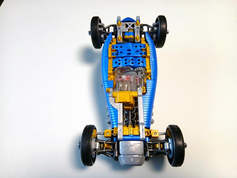 完成したレトロフォーミュラ
下から見た姿