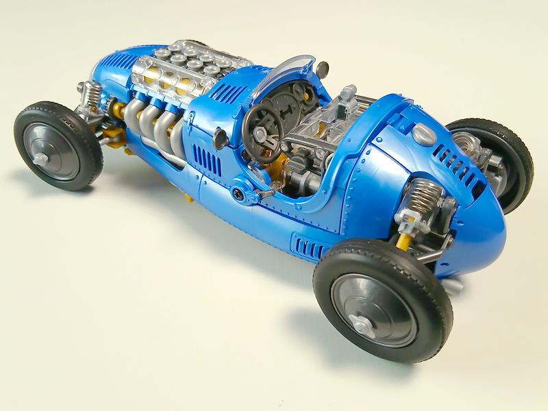 完成したレトロフォーミュラ
斜め後ろから見た姿